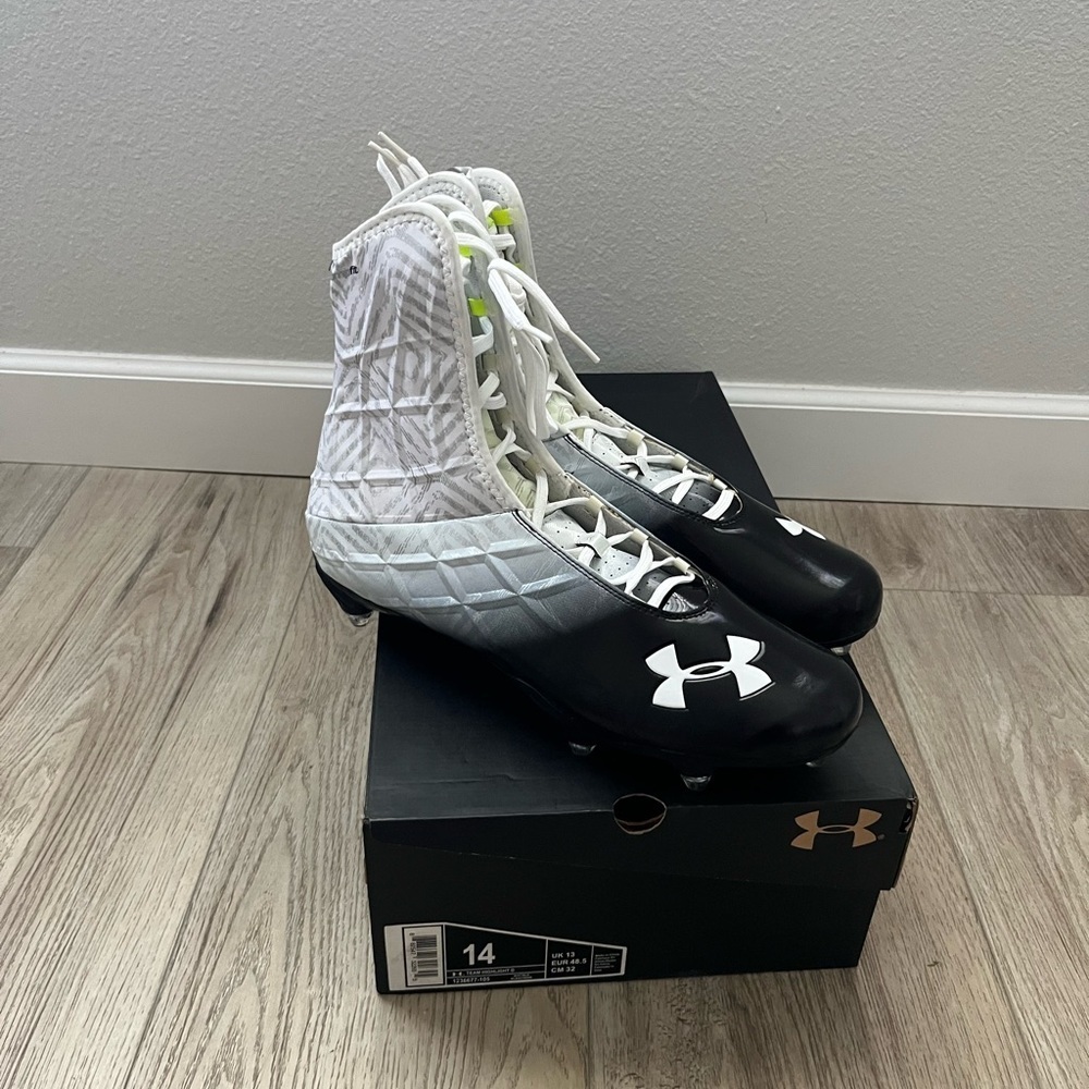 Under Armour Men's Highlight MC Football Cleat Black/White Size 14